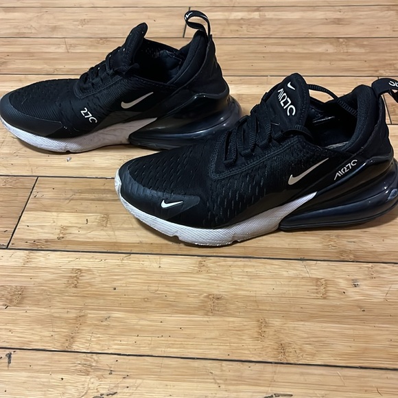 Nike Air Max 270 - Picture 2 of 8